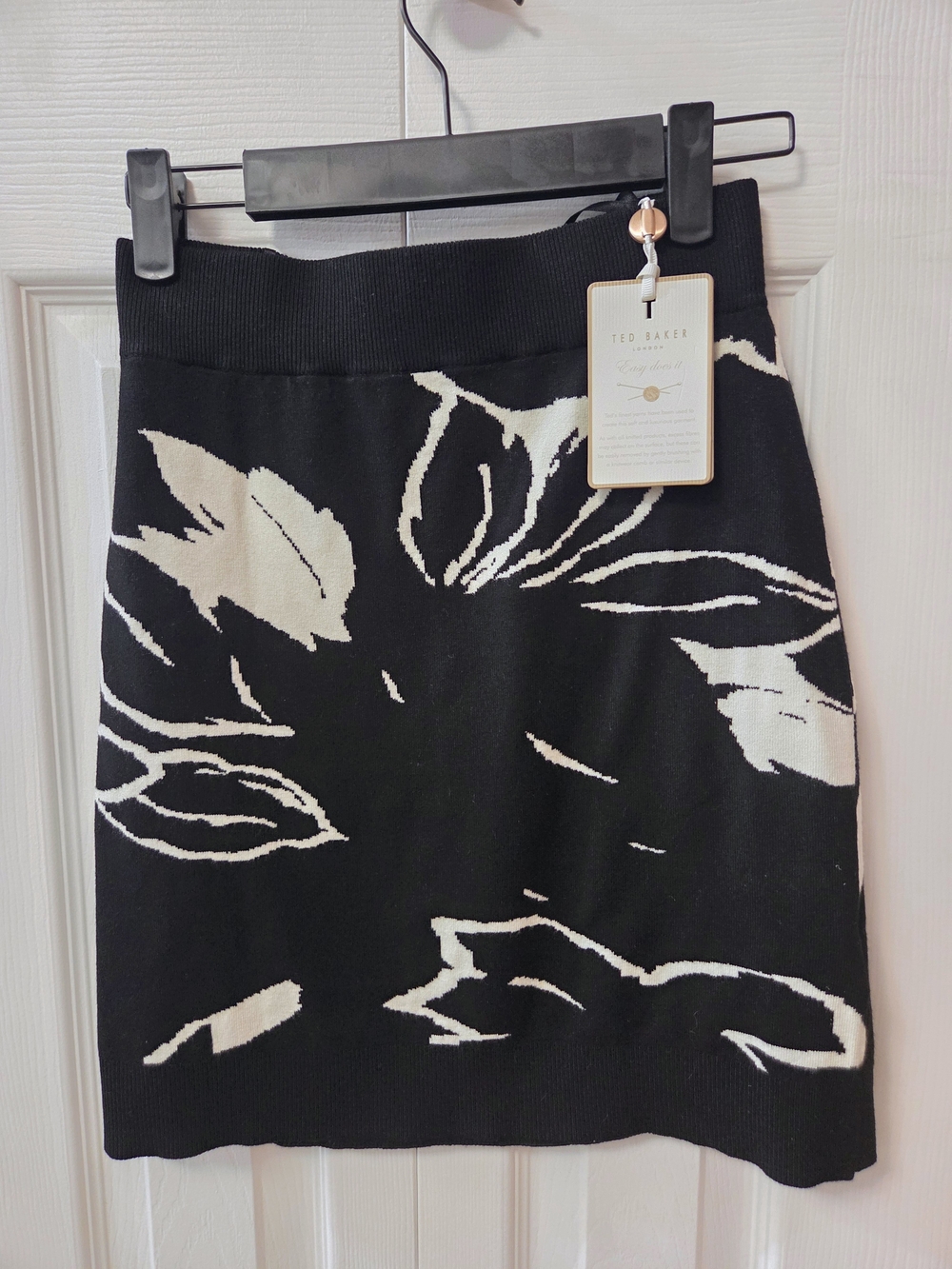Ted Baker Rosiie Black & White Floral Knit Jacquard Skirt | Size 0 | NWT